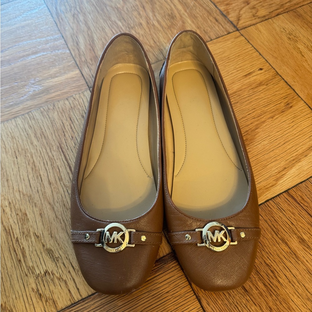 🌑 Michael Kors Leather Flats